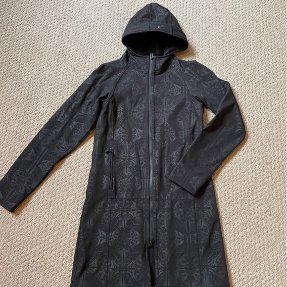 Limited edition Lululemon rain coat - Picture 2 of 5